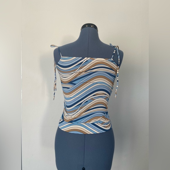 Adjustable Straps Top - Picture 3 of 5